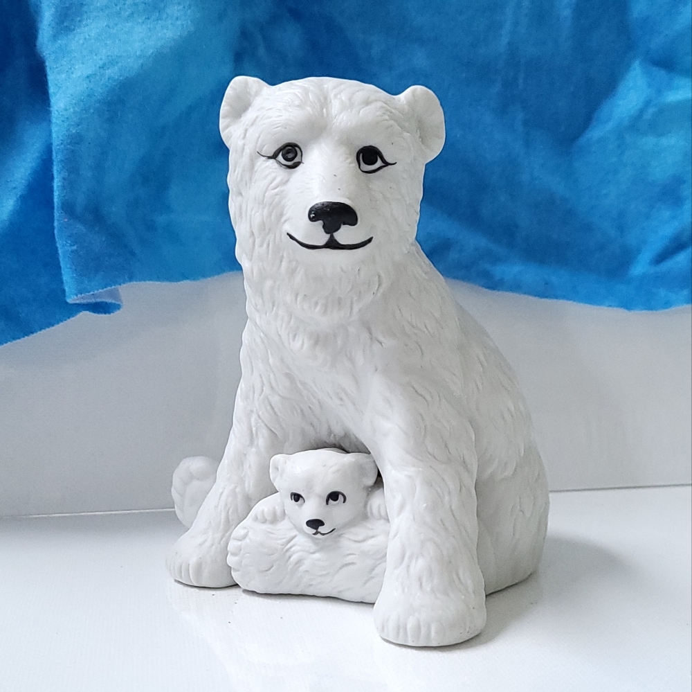 Vintage 1974 Aldon porcelain polar bear